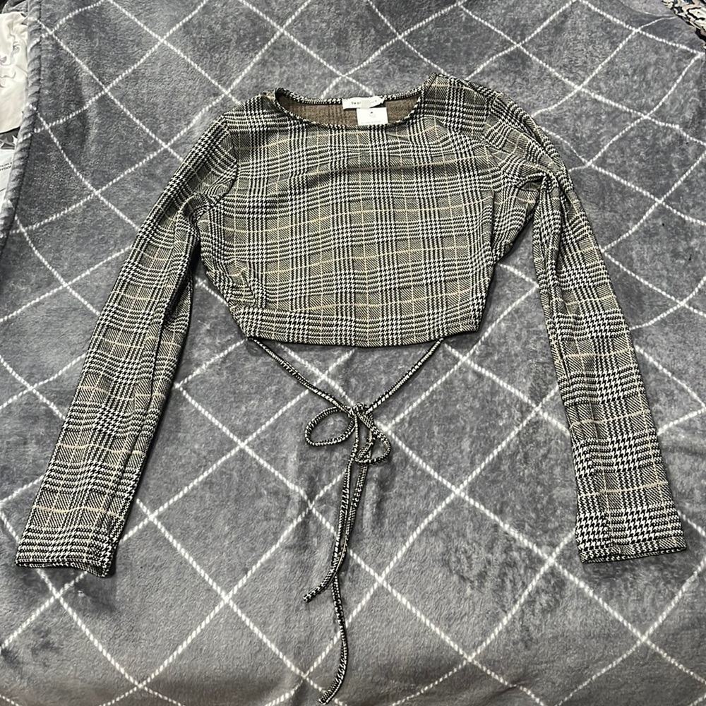 Crop top shirt with full sleeves and backless